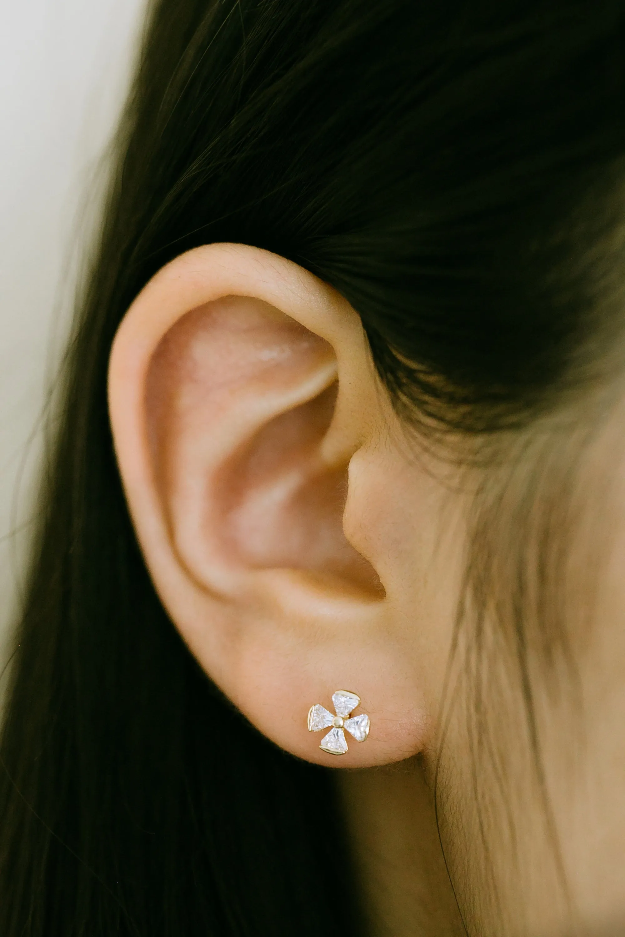 14K GOLD JEWELRY MINIMALIST DELICATE CZ CLOVER FLOWER BARBELL EAR STUD EARRING PIERCING