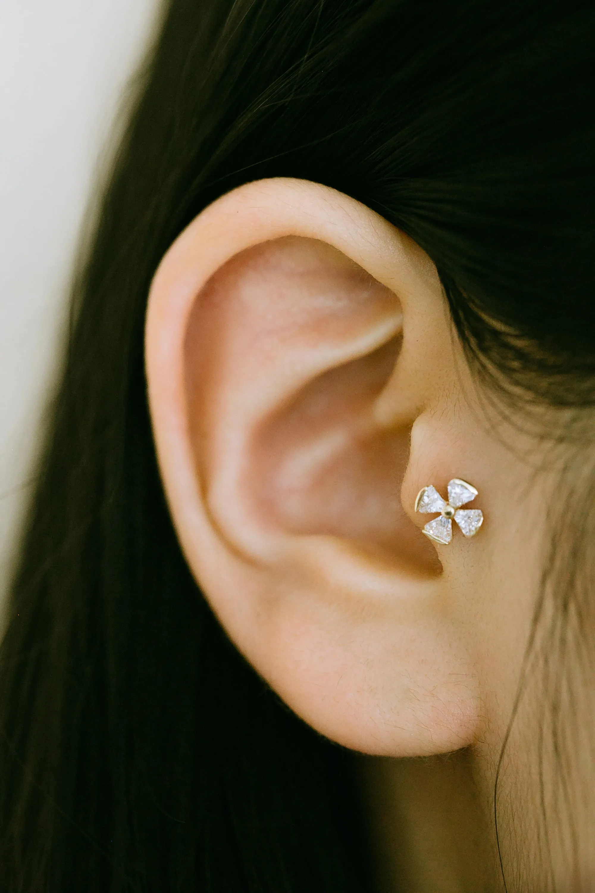 14K GOLD JEWELRY MINIMALIST DELICATE CZ CLOVER FLOWER BARBELL EAR STUD EARRING PIERCING