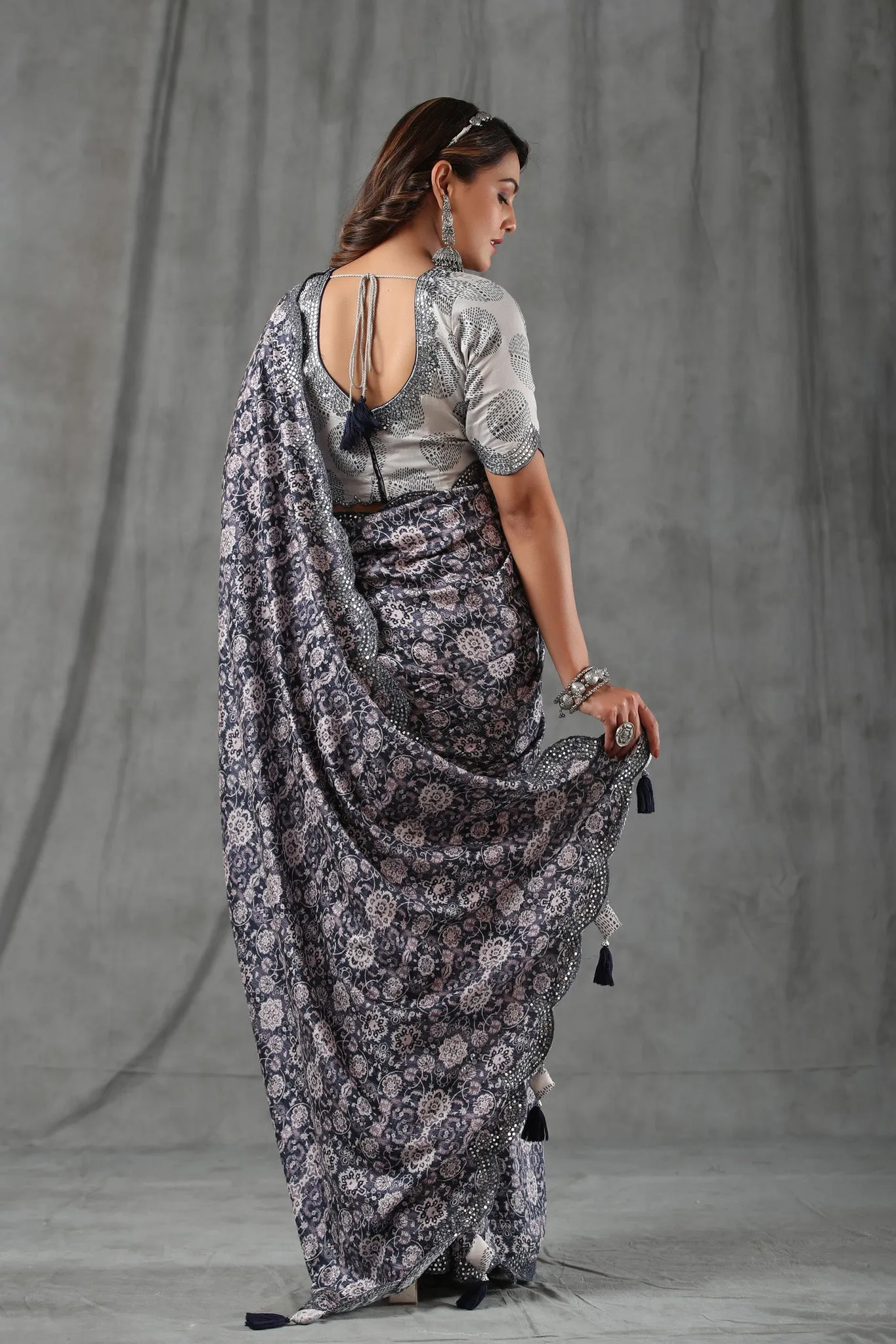 90Z799-RO Dark Grey Floral Print Crepe Saree with Scalloped Border