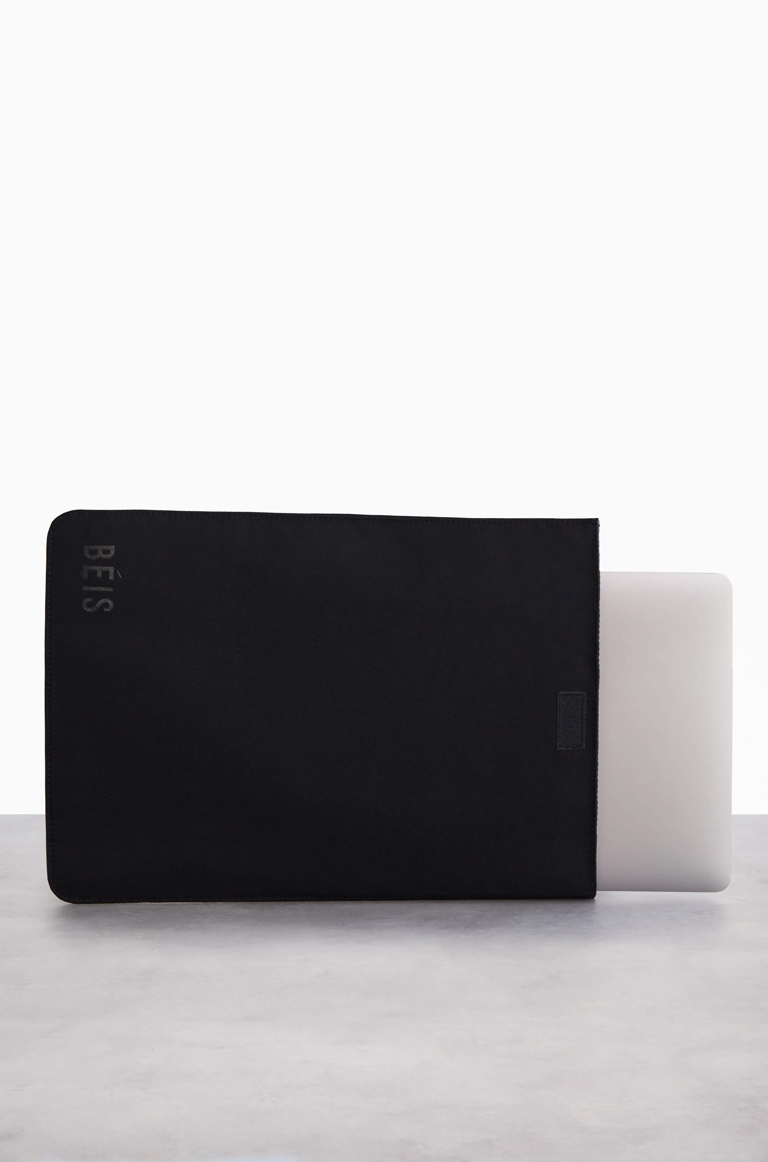 The Laptop Sleeve in Black